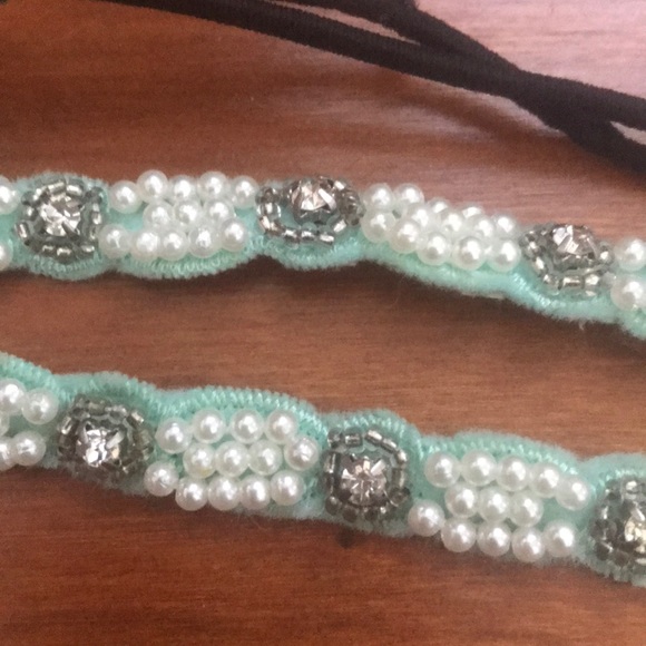 One pearl beaded head band - Picture 2 of 5